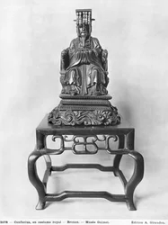 Estatueta de Confúcio (551-479 aC) como mandarim, dinastia Qing (1644-1912) (bronze) (ver também 186277)